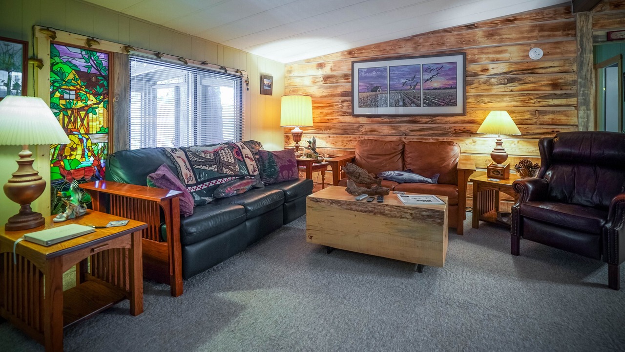 Photo of Livingroom in Klamath Falls