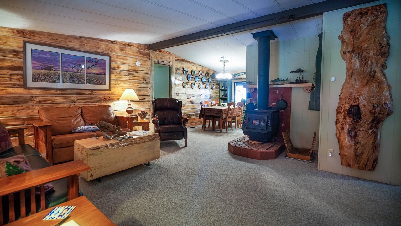 Photo of Livingroom in Klamath Falls