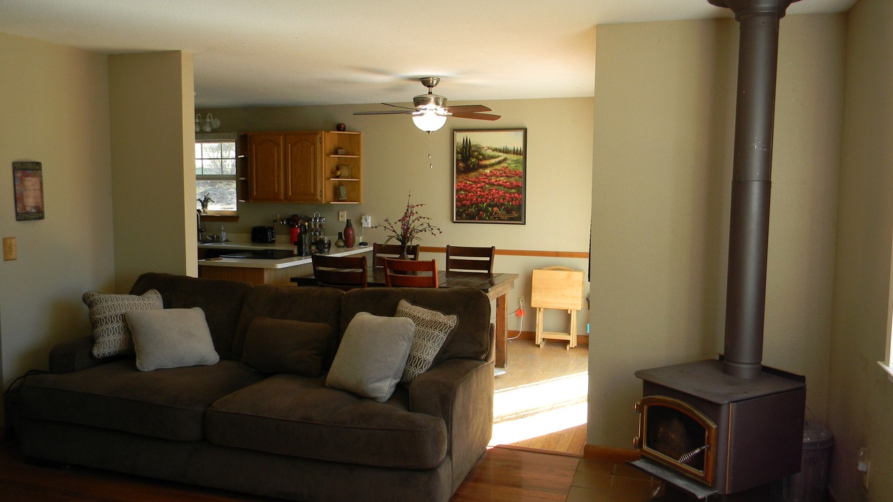 Photo of Livingroom in Weed