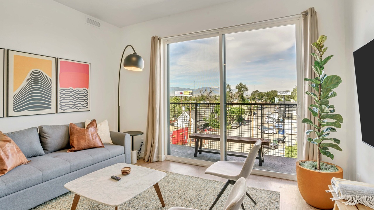 Photo of Livingroom in People's Freeway