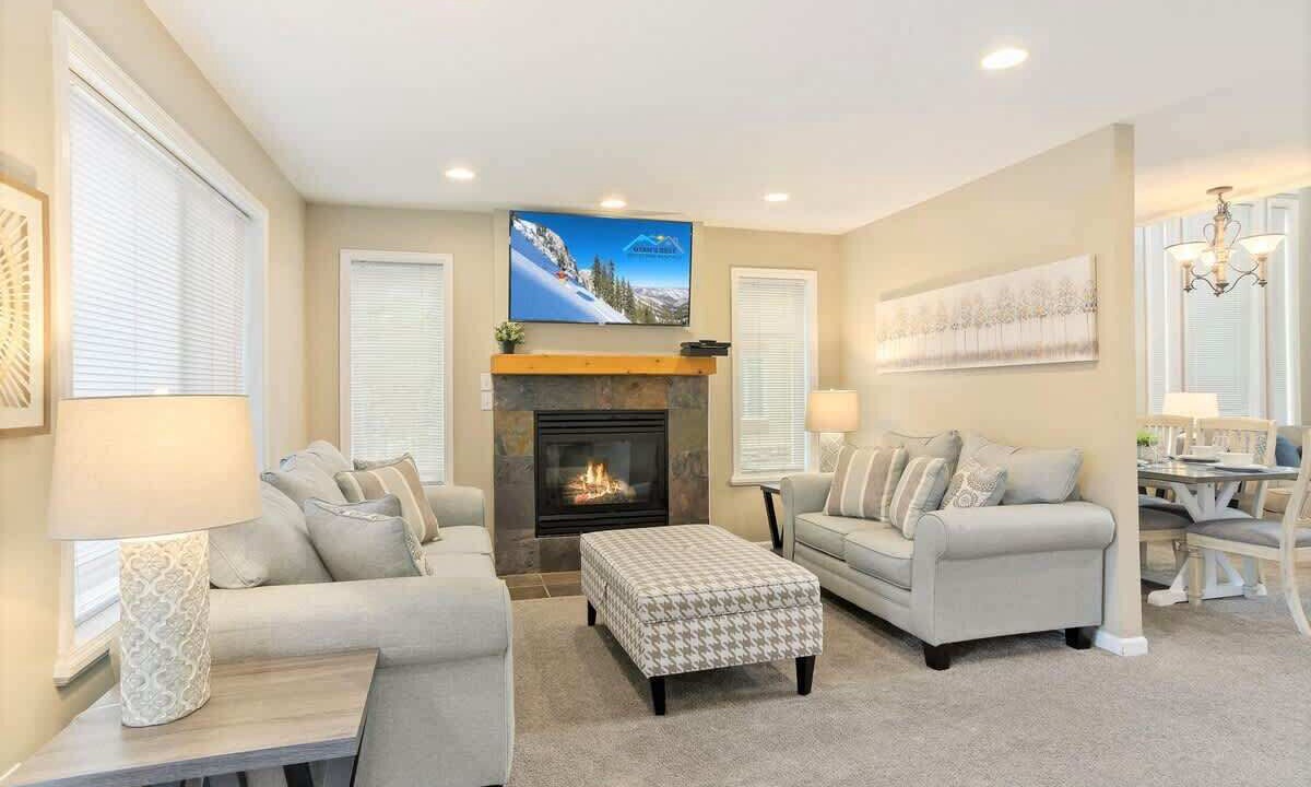 Photo of Livingroom in Midvale