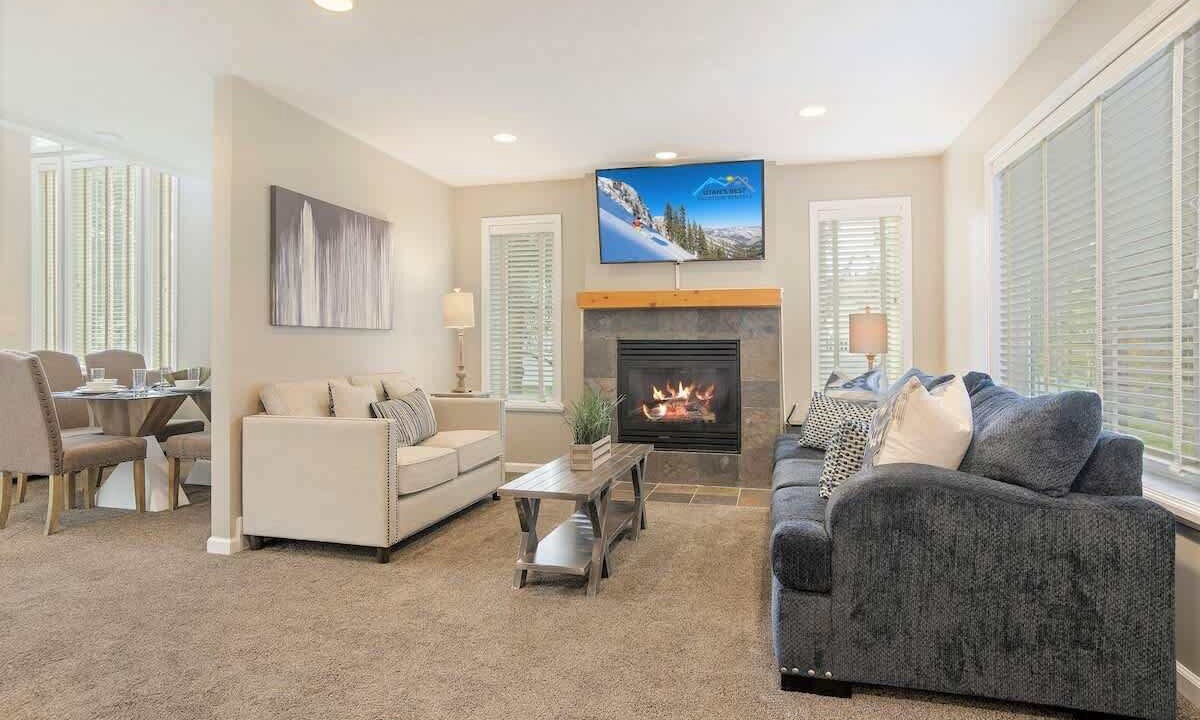 Photo of Livingroom in Midvale
