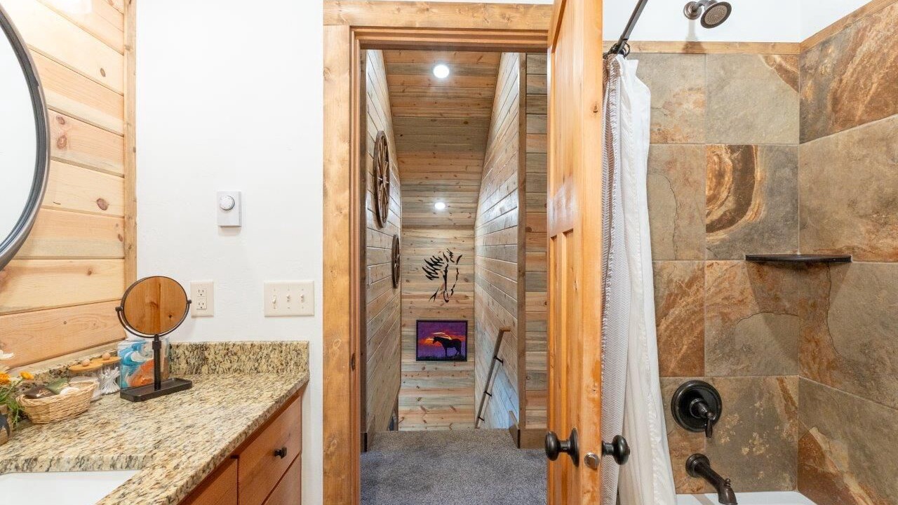 Photo of Bathroom in Island Park