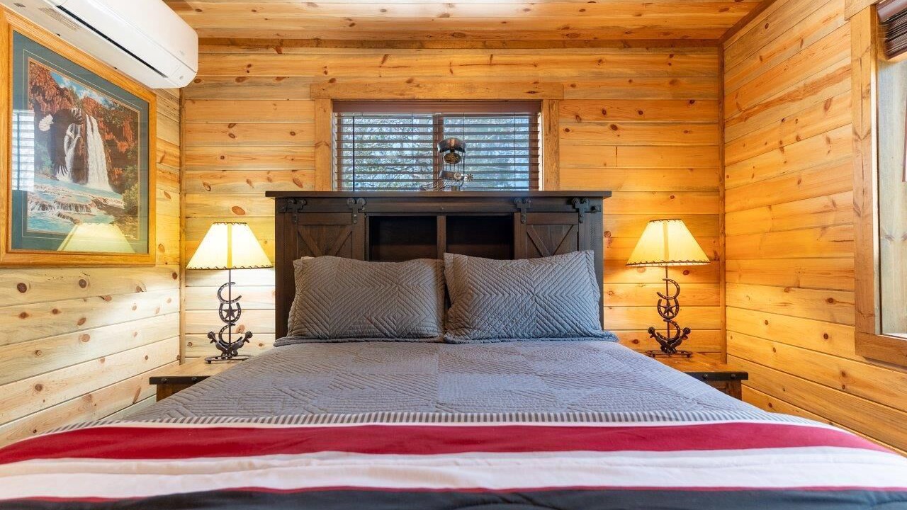 Photo of Bedroom in Island Park
