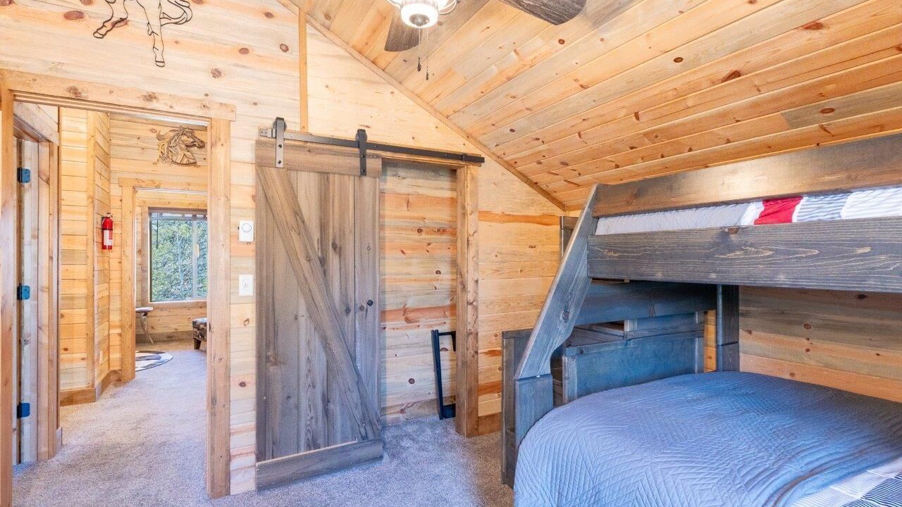 Photo of Bedroom in Island Park