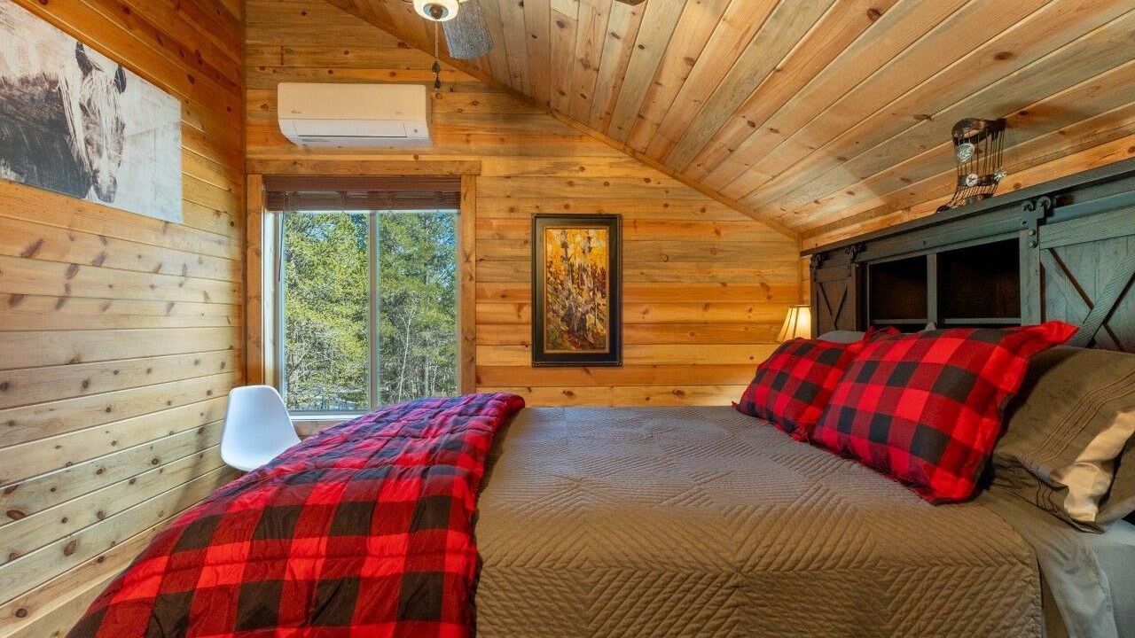 Photo of Bedroom in Island Park