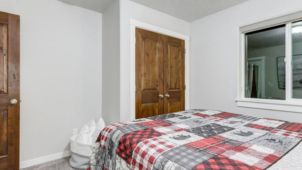 Photo of Bedroom in Fir Grove Estates