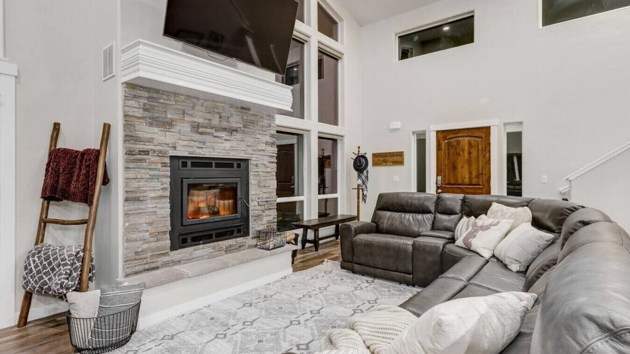 Photo of Livingroom in Fir Grove Estates