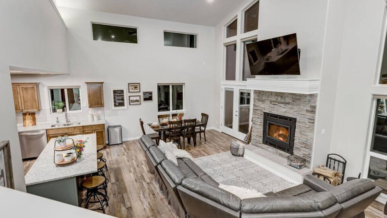 Photo of Livingroom in Fir Grove Estates