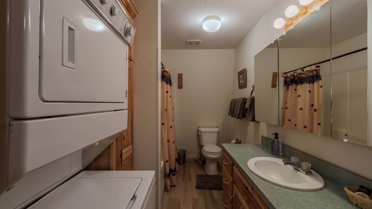 Photo of Bathroom in Island Park