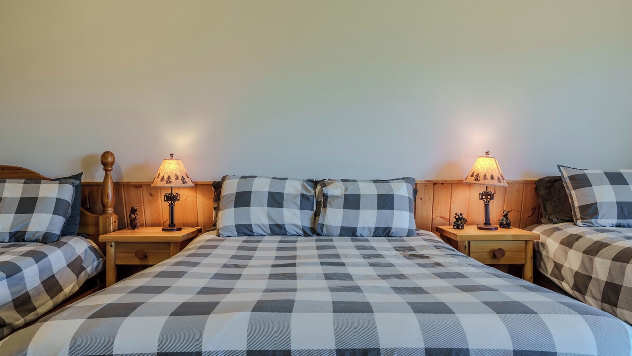 Photo of Bedroom in Island Park