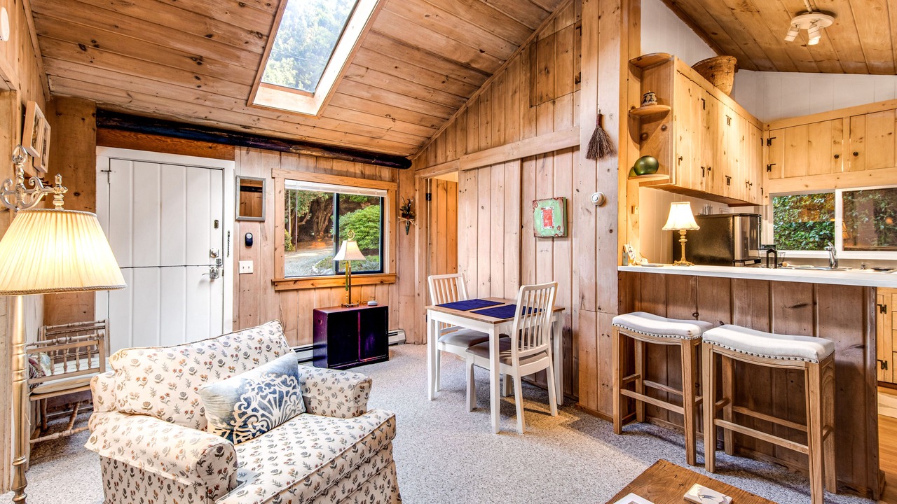 Photo of Livingroom in Langley