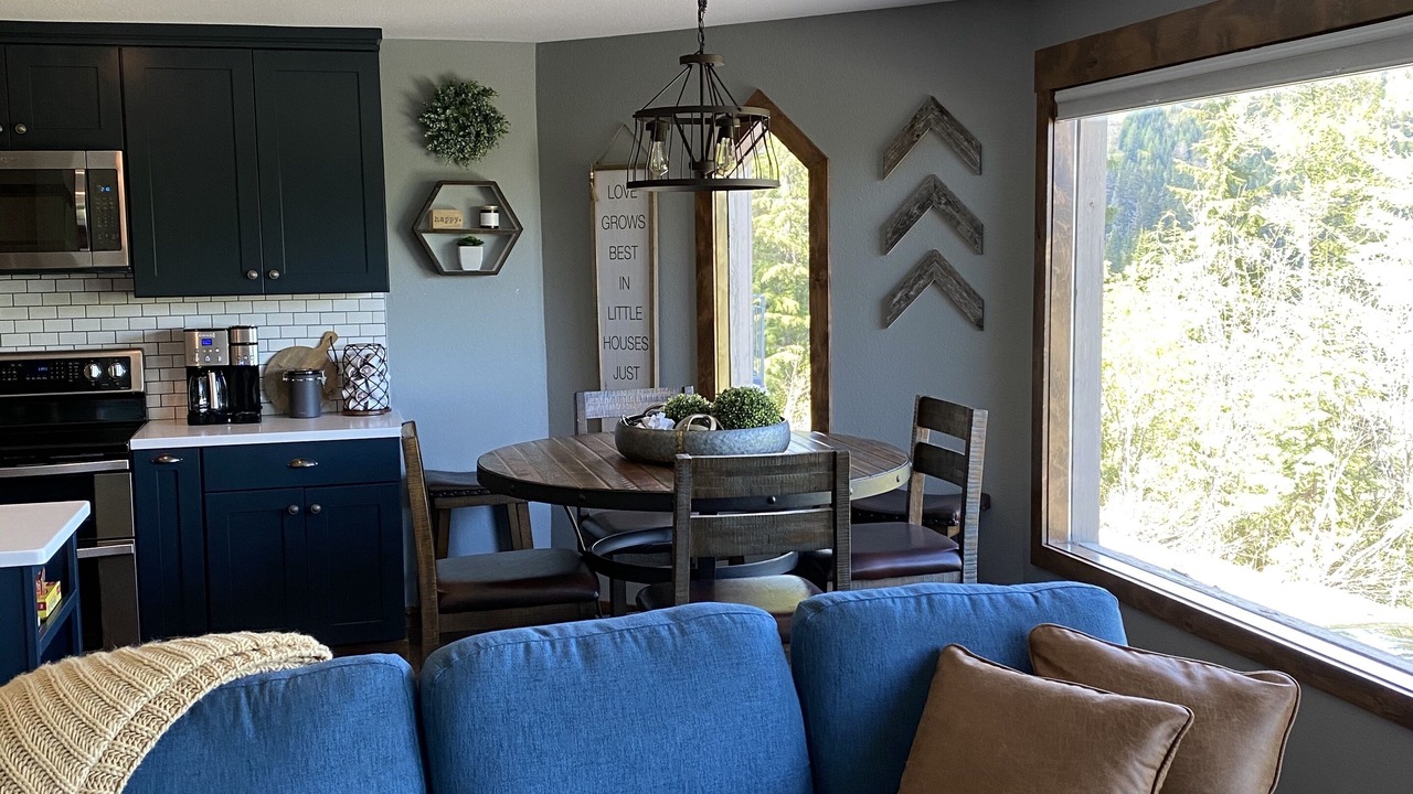 Photo of Livingroom in Sandpoint