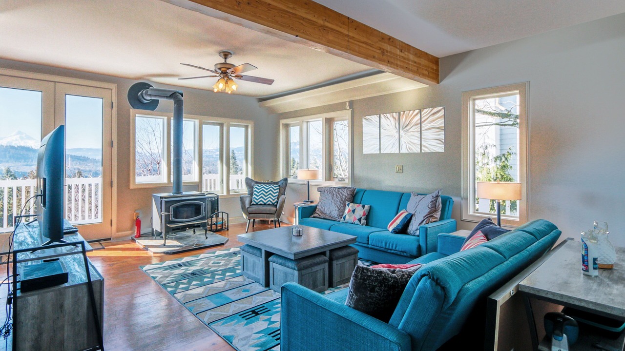 Photo of Livingroom in White Salmon