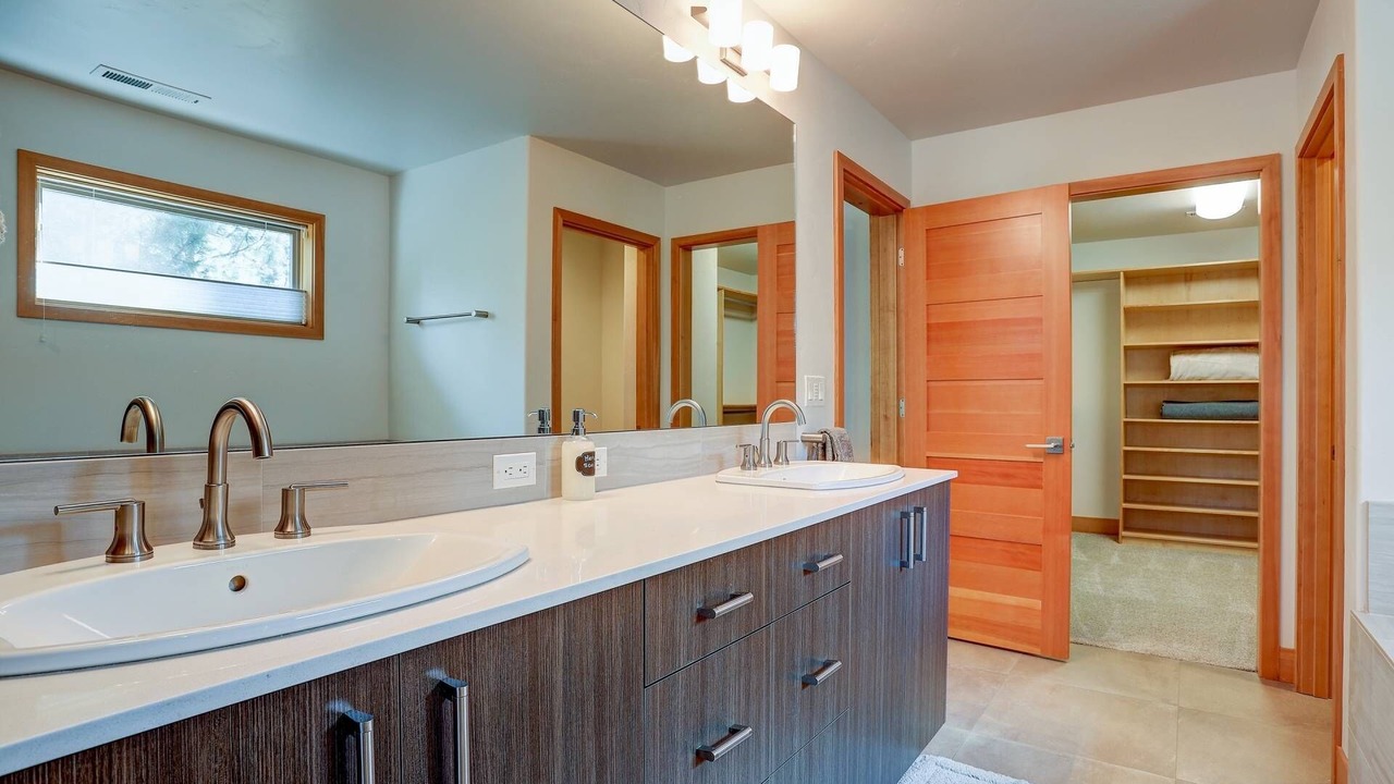 Photo of Bathroom in Westbrook Meadows