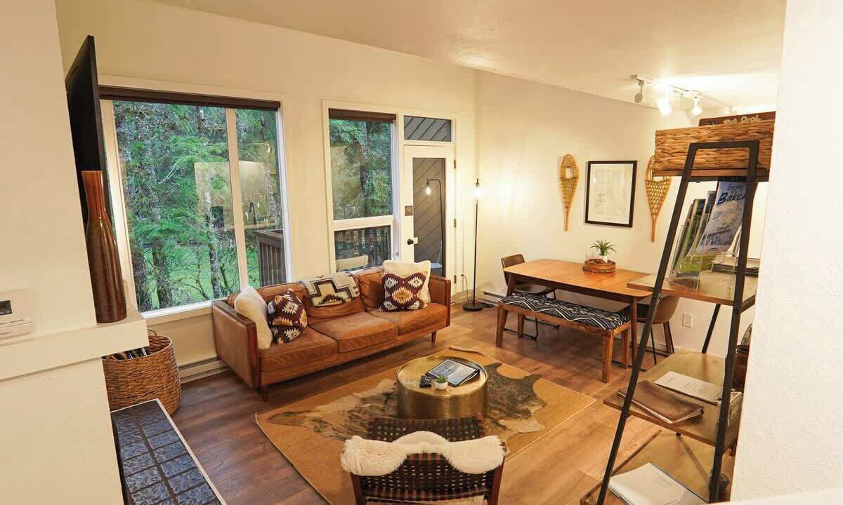 Photo of Livingroom in Glacier