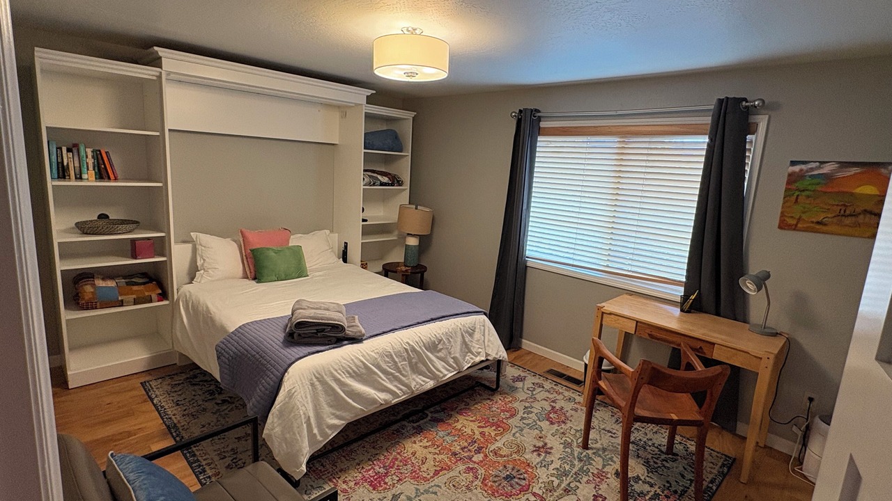 Photo of Bedroom in Siskiyou-Hargadine Historic District