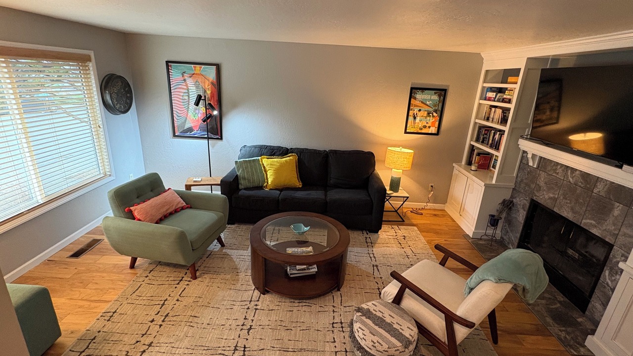 Photo of Livingroom in Siskiyou-Hargadine Historic District