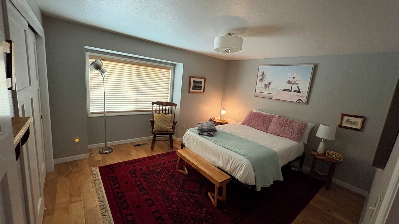 Photo of Bedroom in Siskiyou-Hargadine Historic District