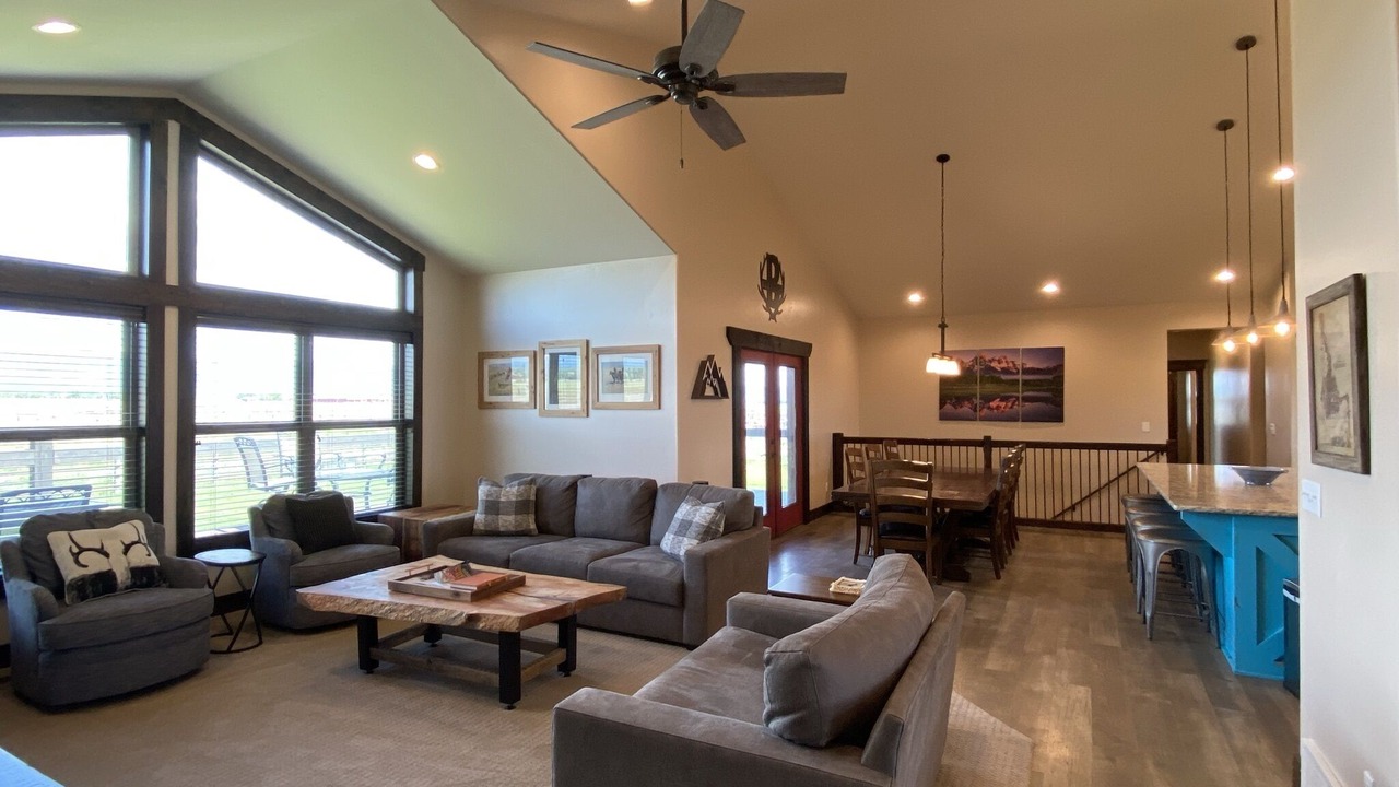 Photo of Livingroom in Leigh Creek Estates
