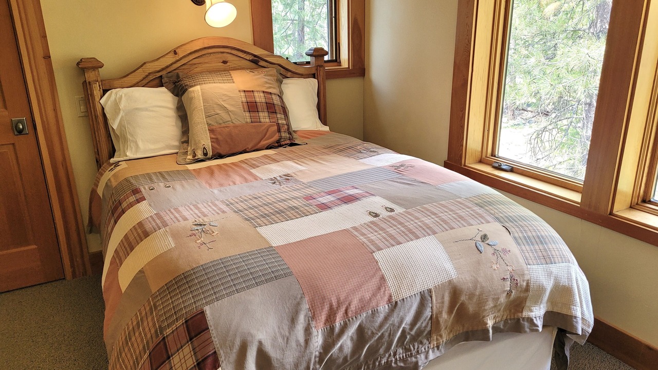 Photo of Bedroom in Mazama