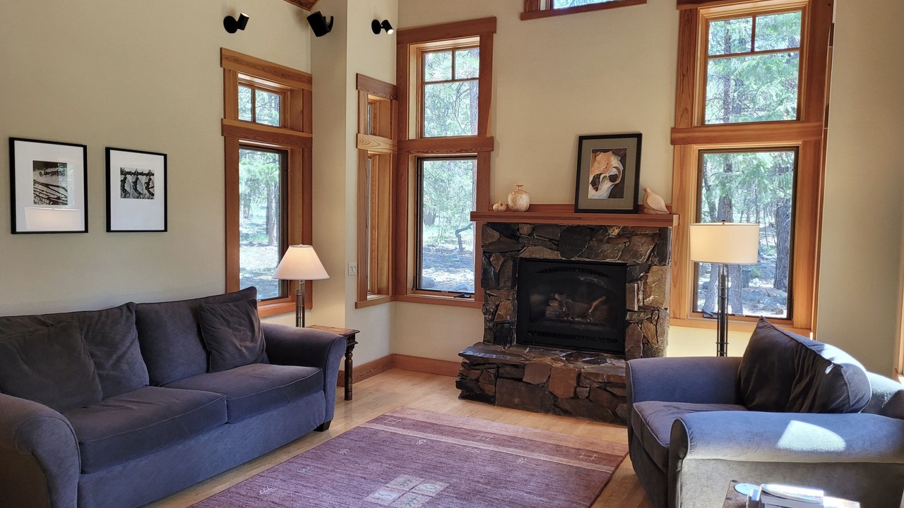 Photo of Livingroom in Mazama