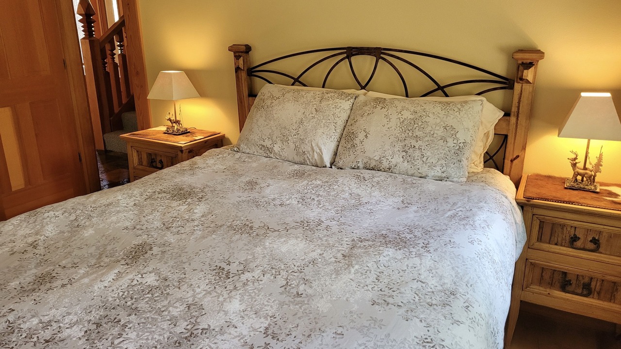 Photo of Bedroom in Mazama