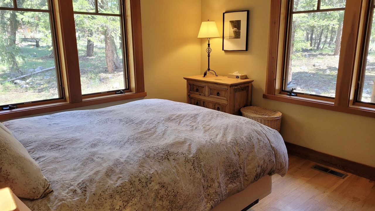 Photo of Bedroom in Mazama
