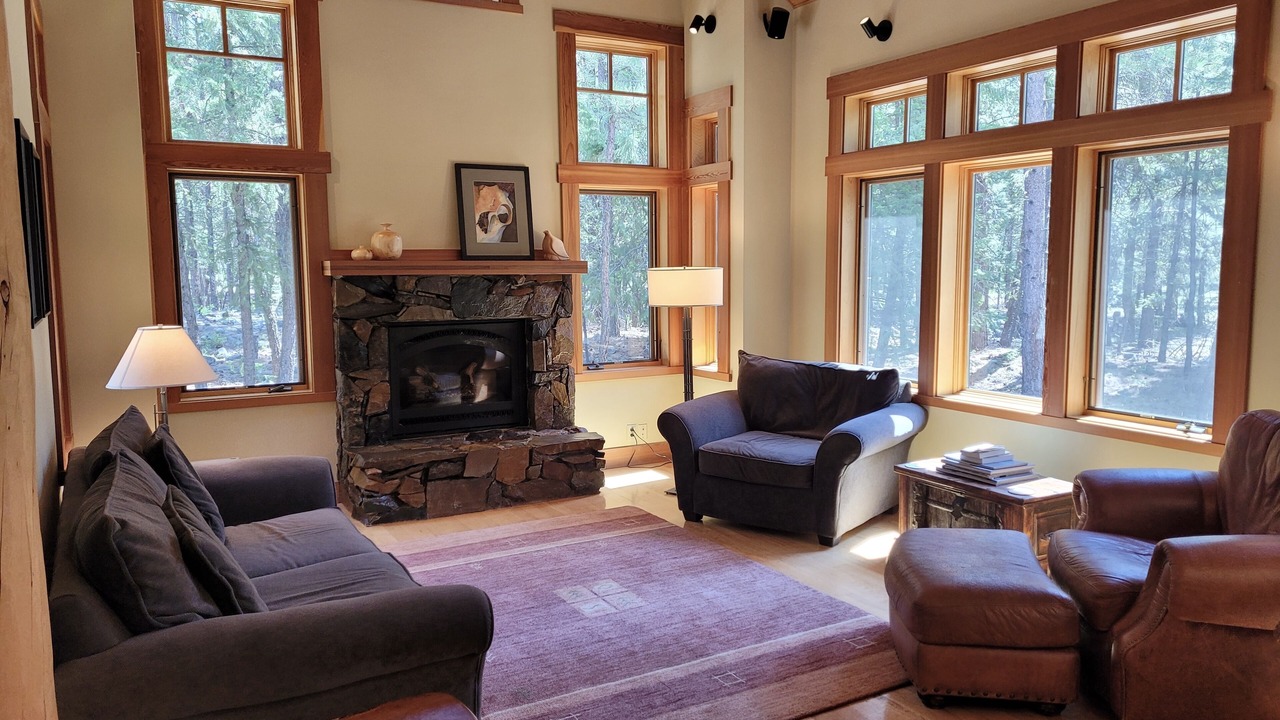 Photo of Livingroom in Mazama