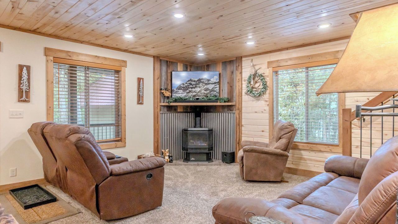 Photo of Livingroom in Island Park