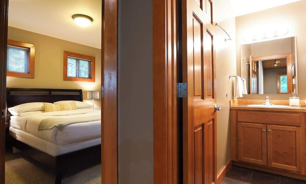 Photo of Bedroom in Glacier