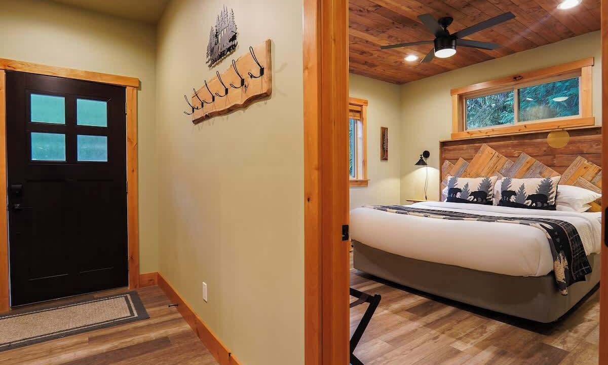 Photo of Bedroom in Glacier
