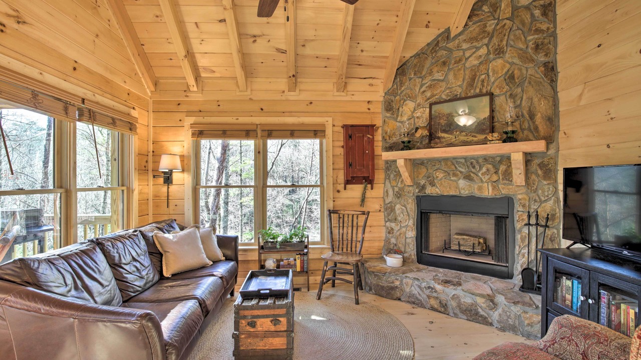 Photo of Bedroom in Cherry Log