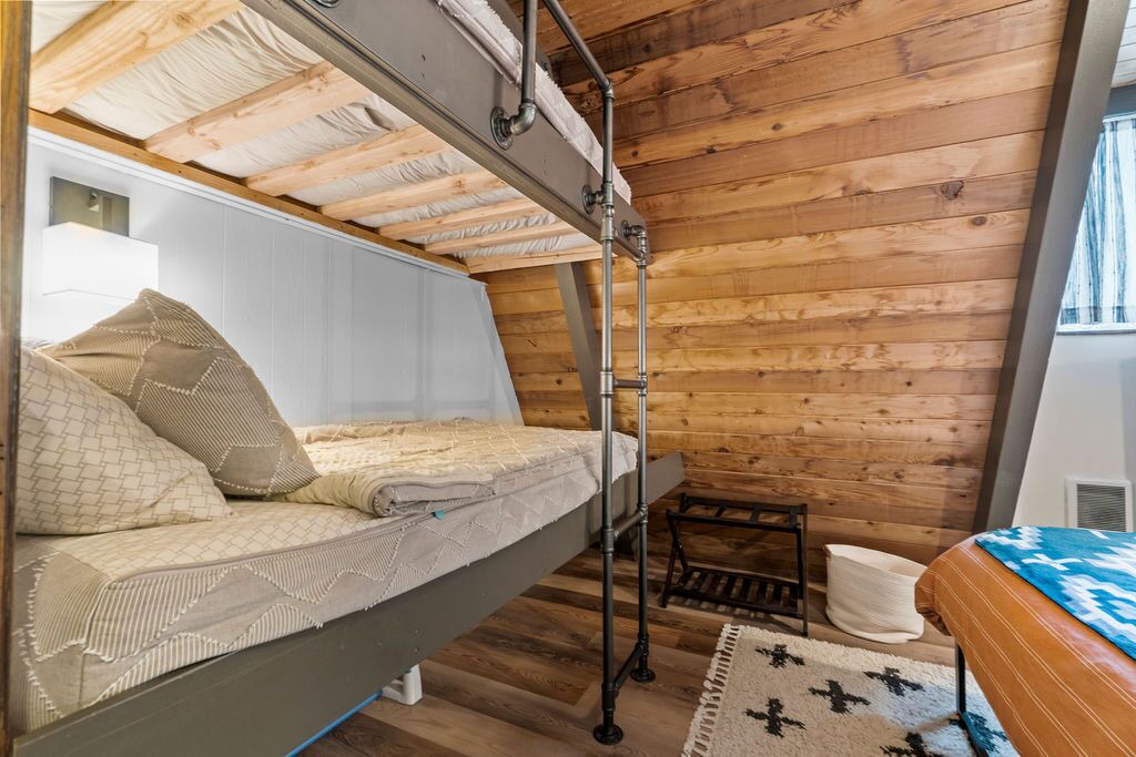 Photo of Bedroom in Crescent