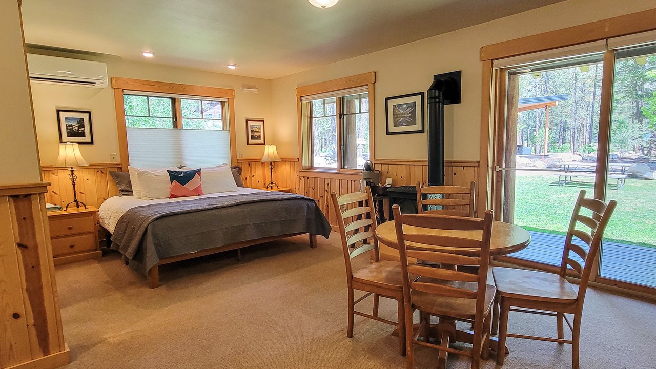 Photo of Bedroom in Mazama