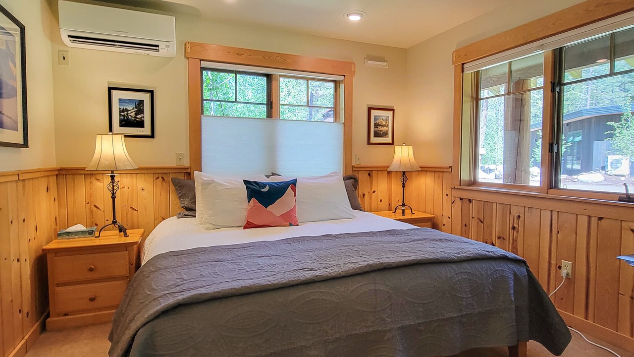 Photo of Bedroom in Mazama