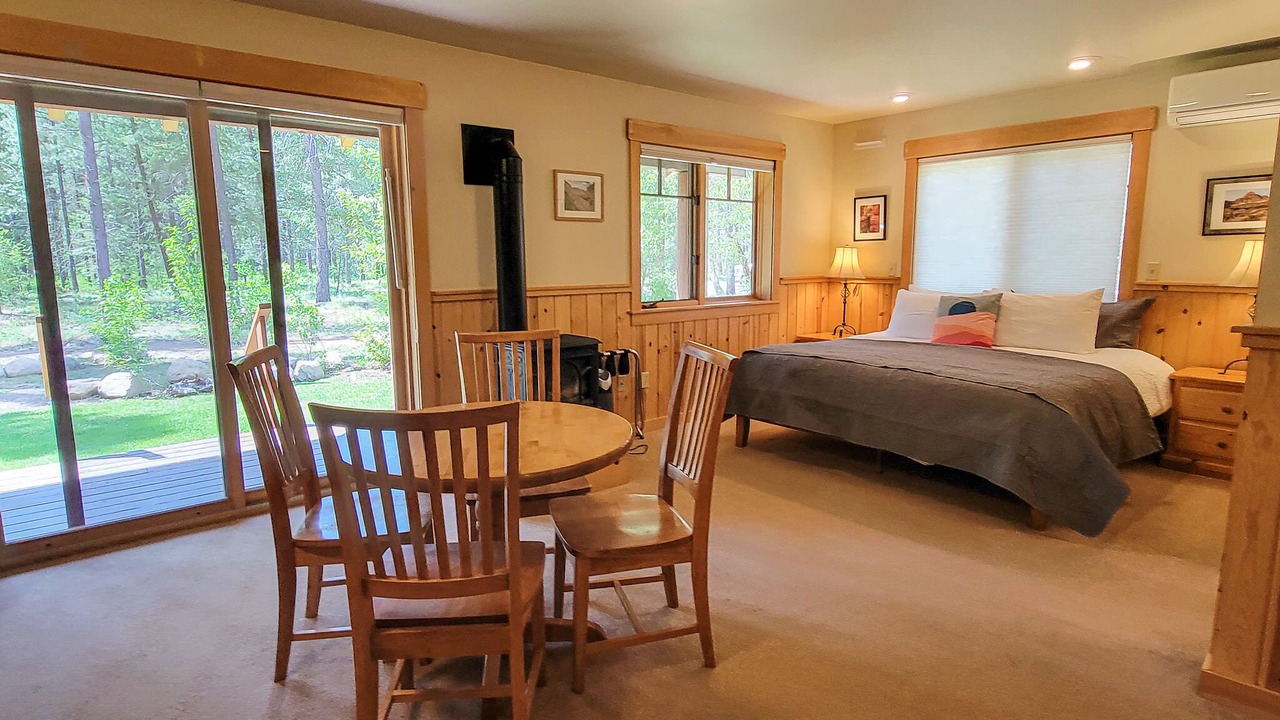 Photo of Bedroom in Mazama
