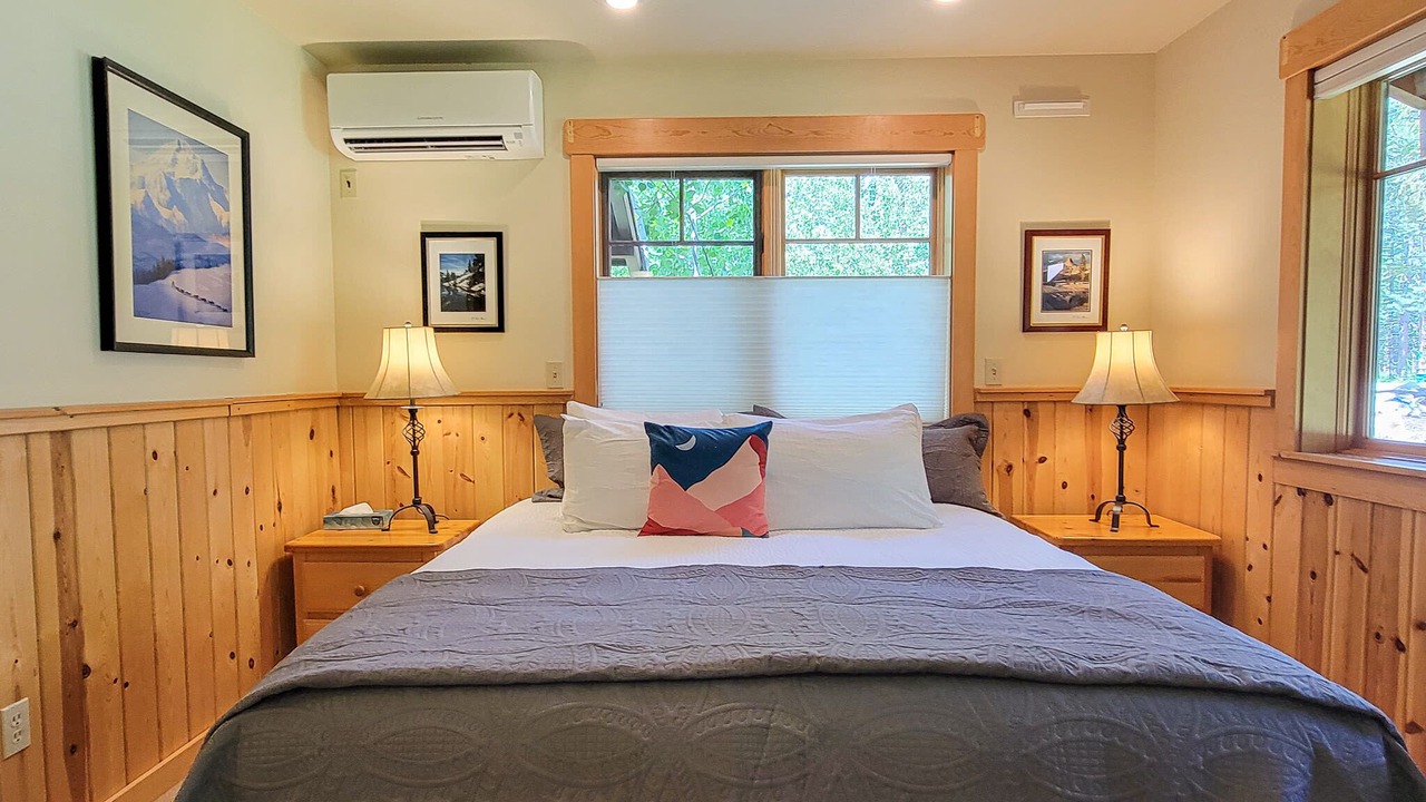 Photo of Bedroom in Mazama