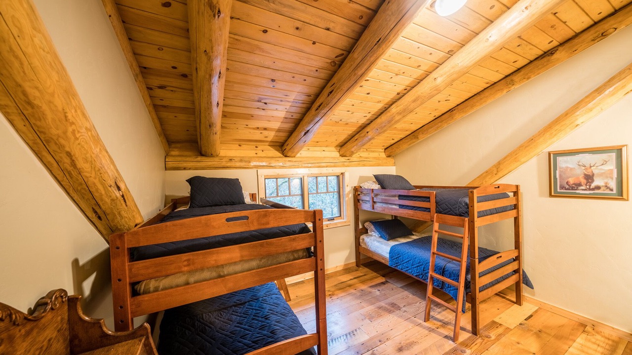 Photo of Bedroom in Roseburg