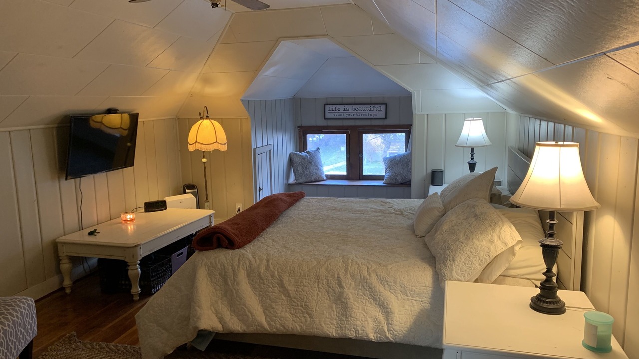 Photo of Bedroom in Garden District