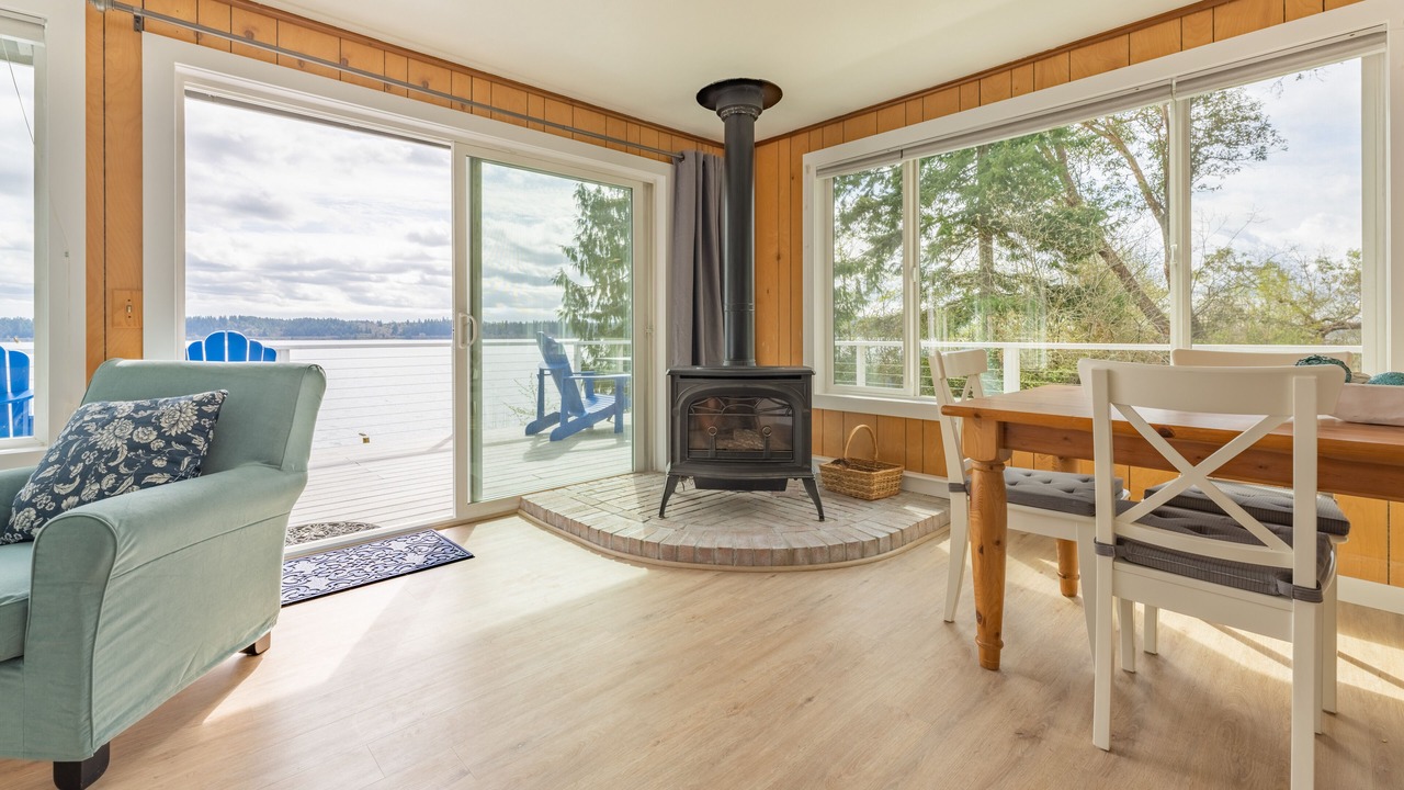 Photo of Livingroom in Anderson Island