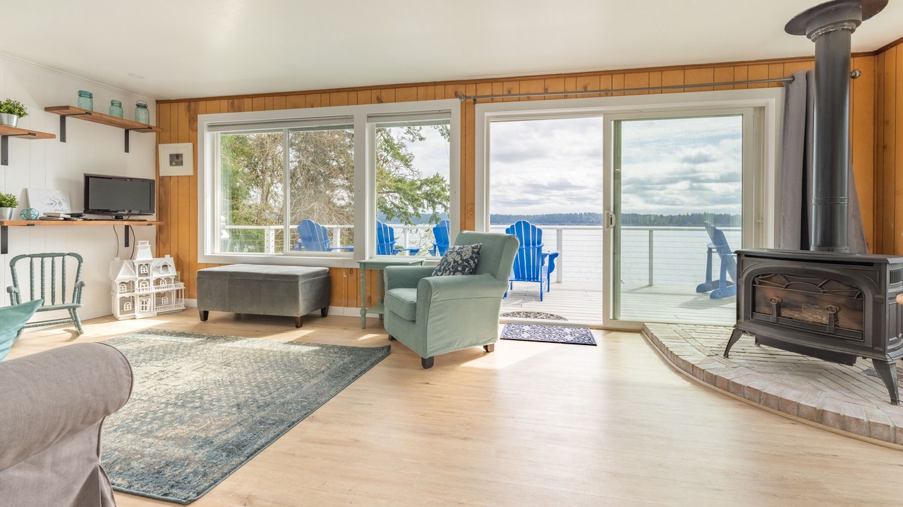 Photo of Livingroom in Anderson Island