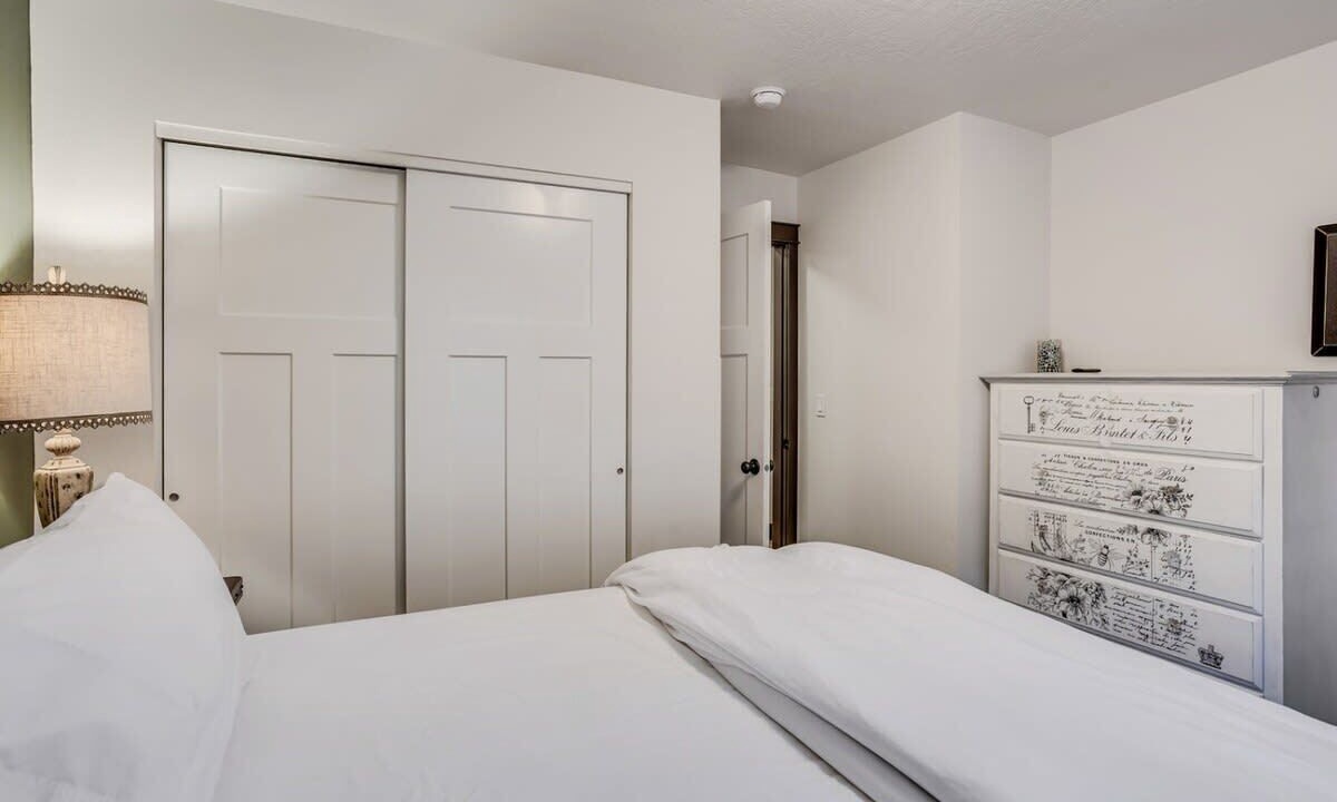 Photo of Bedroom in Garden District