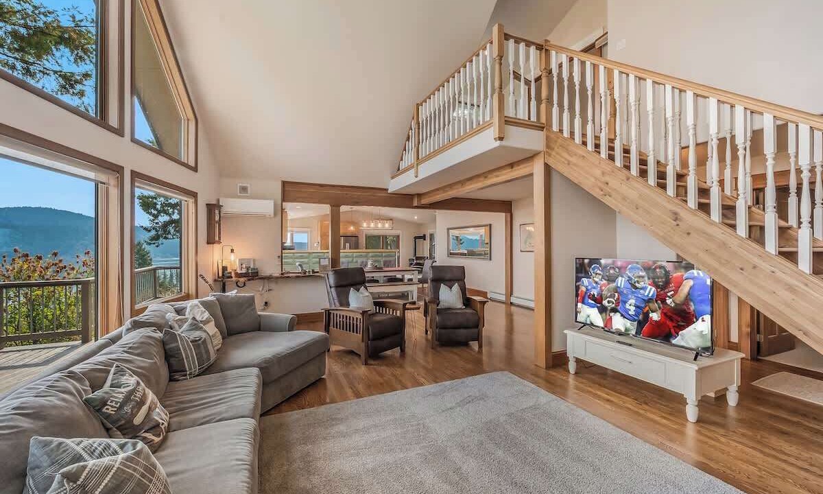 Photo of Livingroom in Sandpoint