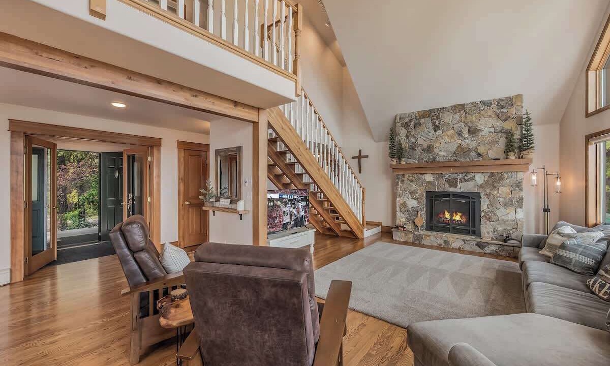 Photo of Livingroom in Sandpoint