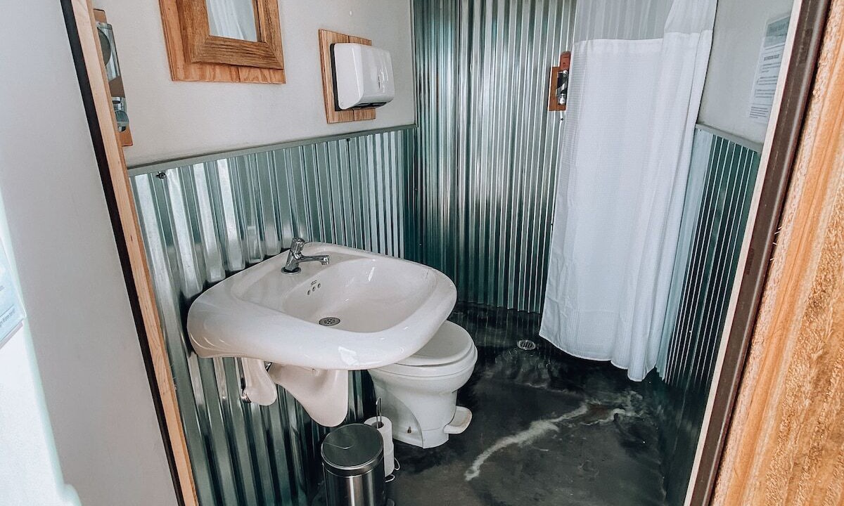 Photo of Bathroom in Island Park