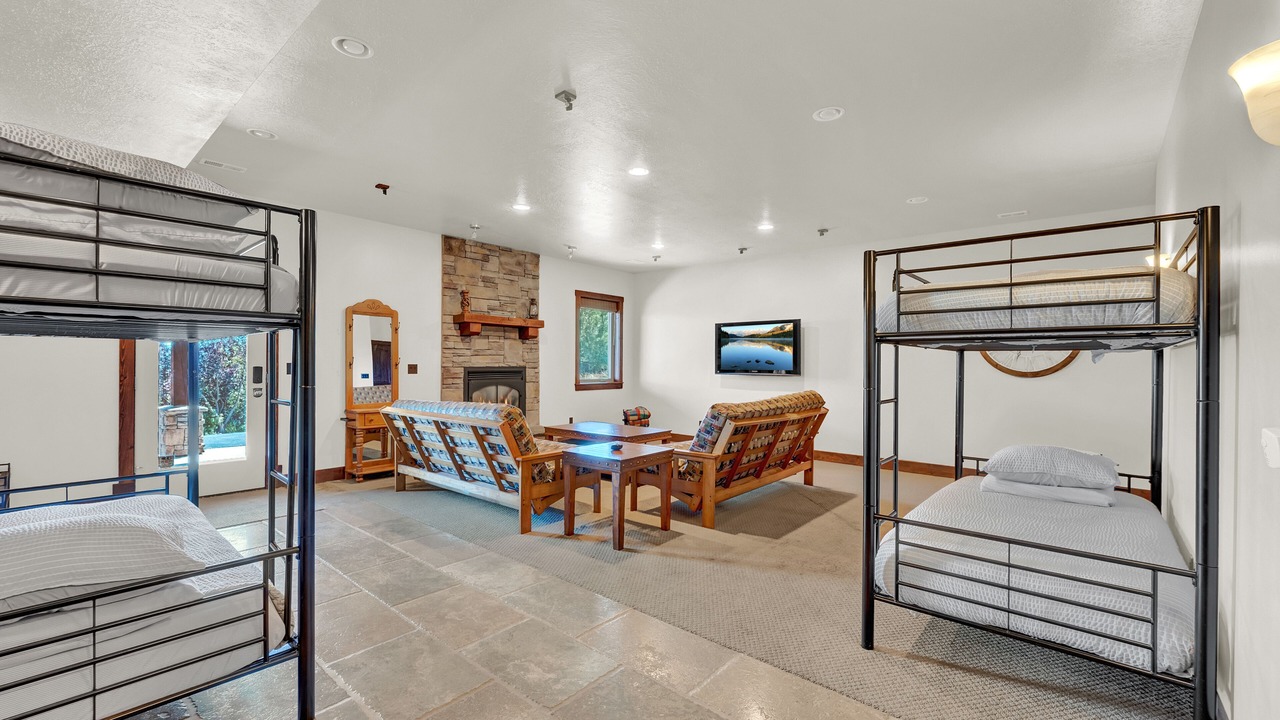 Photo of Bedroom in Harbor Village