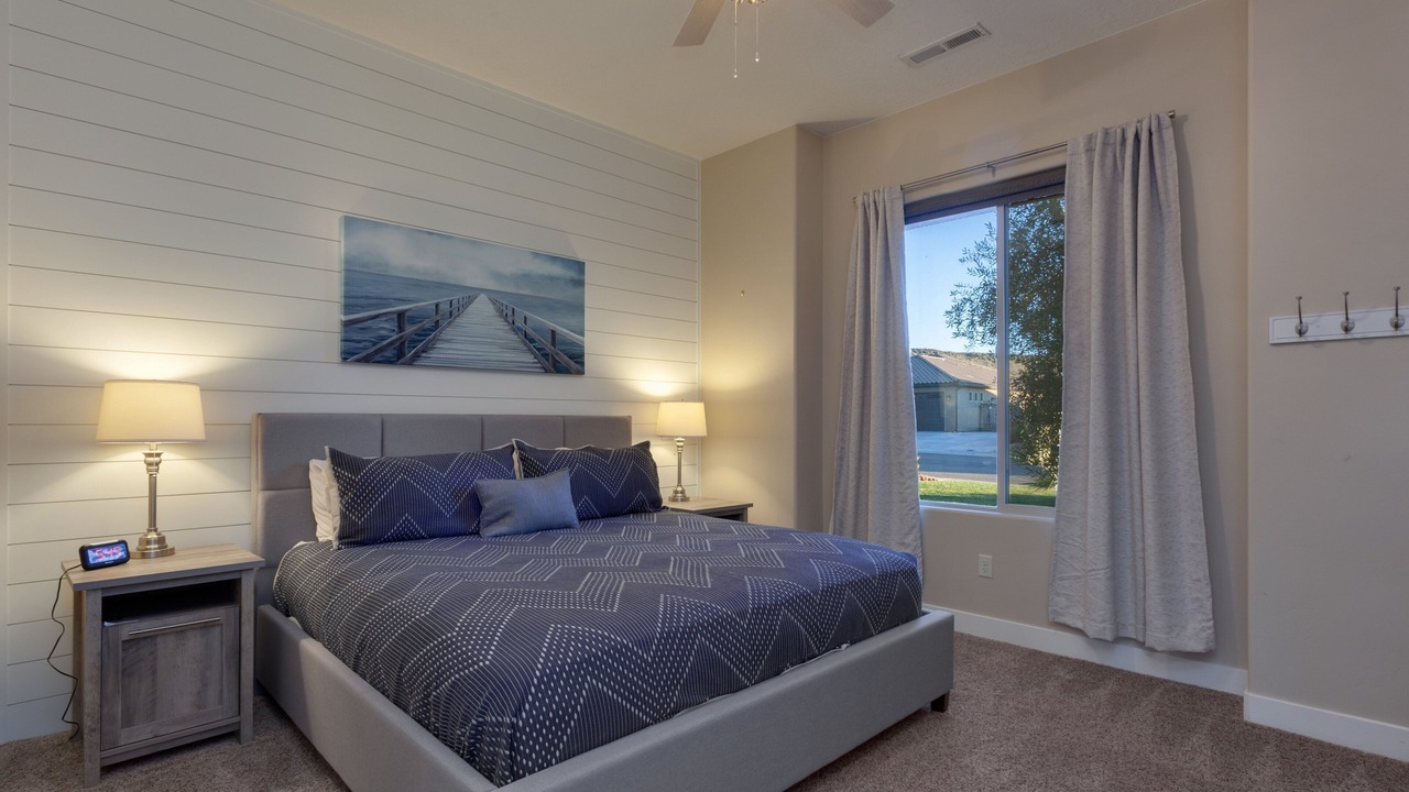 Photo of Bedroom in Hurricane