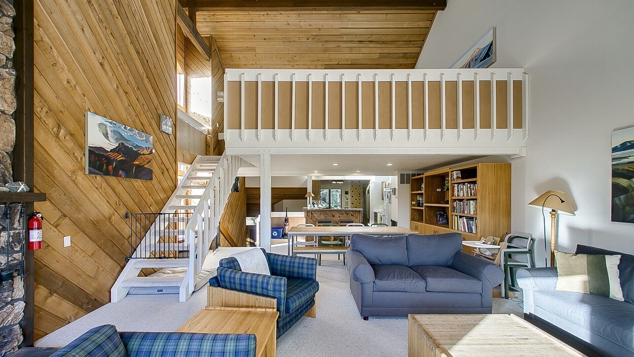 Photo of Livingroom in Elkhorn Village