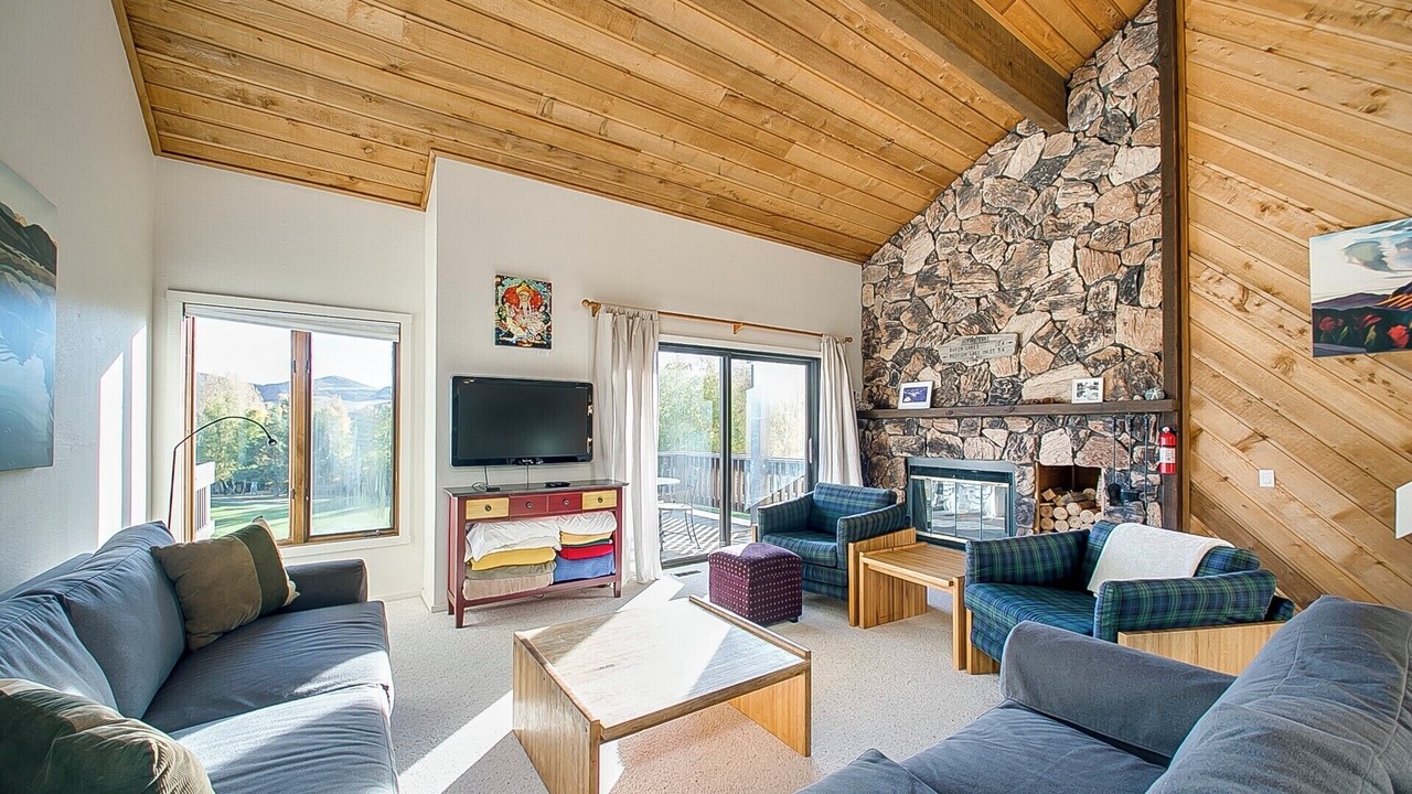 Photo of Livingroom in Elkhorn Village